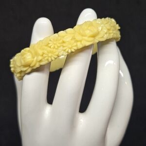 Vtg Carved Celluloid Floral Pattern Bangle Bracelet